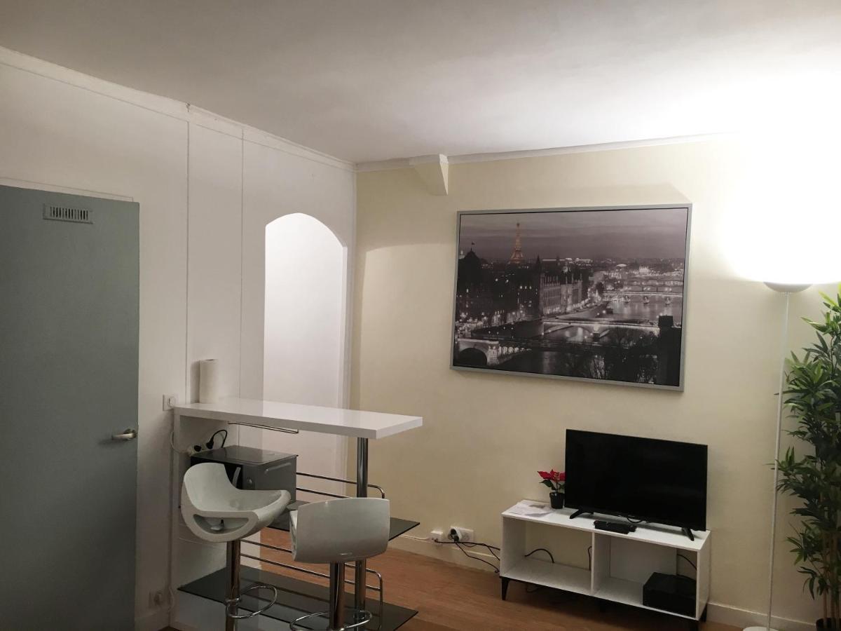 Cosy Near Eiffel Tour Parigi